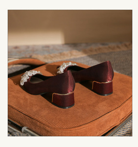 <span class=keywords><strong>Scarpe</strong></span> da donna <span class=keywords><strong>con</strong></span> <span class=keywords><strong>tacco</strong></span> alto a punta da donna <span class=keywords><strong>con</strong></span> <span class=keywords><strong>tacco</strong></span> quadrato nuove <span class=keywords><strong>scarpe</strong></span> da sposa <span class=keywords><strong>con</strong></span> <span class=keywords><strong>tacco</strong></span> basso di perle <span class=keywords><strong>rosse</strong></span> <span class=keywords><strong>scarpe</strong></span> da sposa da donna - Product Image 6