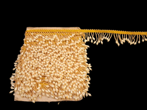 Saris et Lehengas indiens faits à la main par des artisans, ornés de strass et de dentelle perlée, pour mariages, sacs et artisanat DIY du Rajasthan - Product Image 1