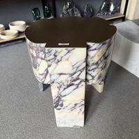 Table basse ronde en marbre blanc sur mesure, base en dalle de pierre veinée grise, mobilier de salon moderne et luxueux