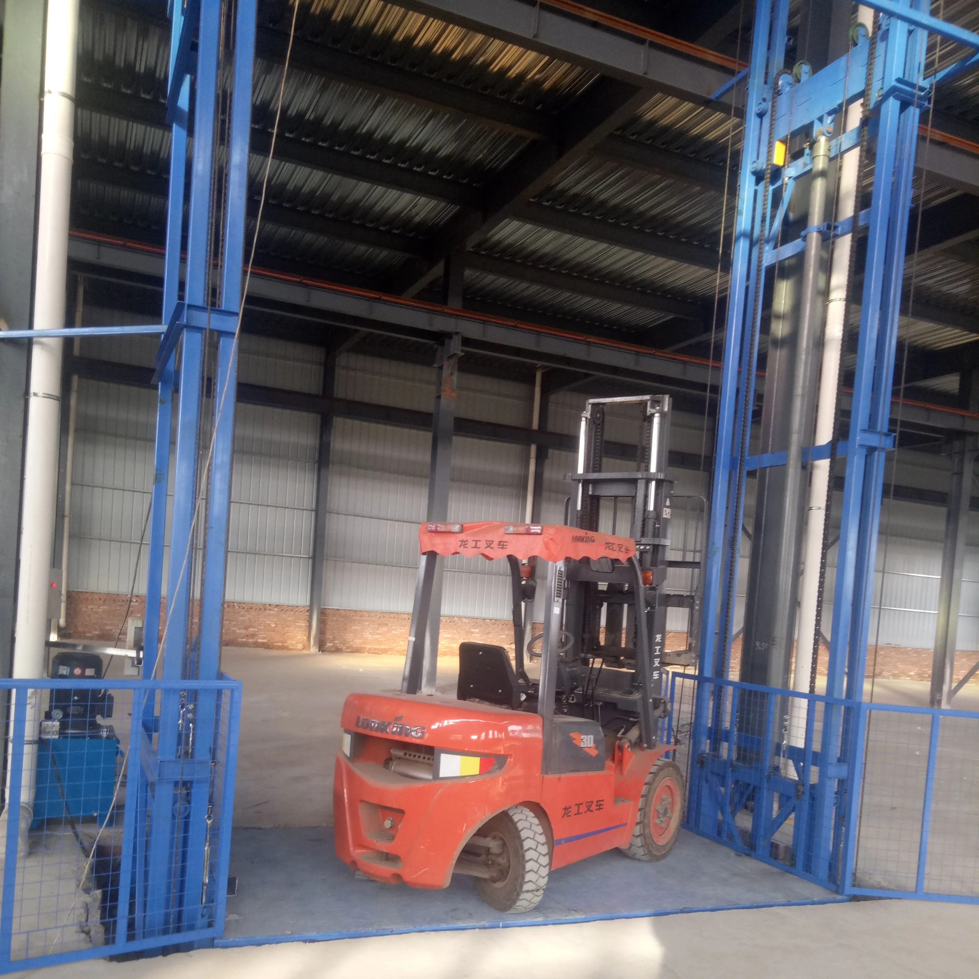 Vertical Chain Driven 4 Post Hydraulic Car Park Lift