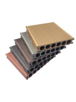 Plancher de terrasse extérieur en composite bois-plastique (WPC) à grain de bois moderne, système de pose par clipsage, revêtement imperméable