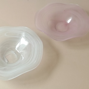 <span class=keywords><strong>Assiette</strong></span> ronde en <span class=keywords><strong>verre</strong></span> artisanal durable au design contemporain et moderne, motif uni, en stock pour les événements festifs et les mariages - Product Image 5