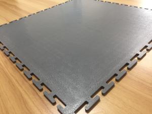 Les carreaux de sol à emboîtement en PVC à revêtement UV résistent à la décoloration, durables, parfaits pour les patios et les balcons extérieurs - Product Image 3