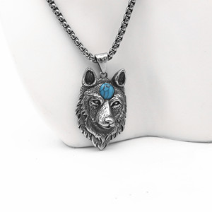 Yunnique – collier avec pendentif tête de loup en acier inoxydable, incrustation de turquoise, cadeau pour hommes - Product Image 4