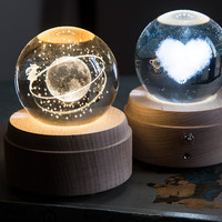 Boîte à musique élégante avec boule de cristal sur base rotative en bois, décoration de Noël, cadeau avec lumières LED USB, décoration romantique pour la maison, vente en gros