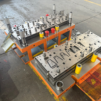 Matrice de poinçonnage DC53 pour usine de Qingdao, matrice de découpe progressive pour support métallique, moule de poinçonnage personnalisé pour la fabrication de produits