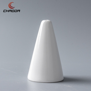 Vente en gros d'articles de cuisine pour la maison, salières et poivrières en céramique blanche en forme de cône, salière et poivrière en céramique pour la cuisine - Product Image 4