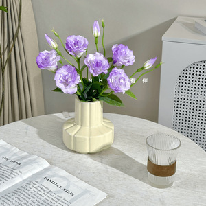 Bouquet de lisianthus artificiel en soie, arrangement floral pour la décoration de la maison, accessoires de photographie de mariage, style moderne, réutilisable - Product Image 1