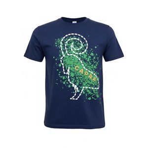 T-shirt à manches courtes et col rond en tissu TC n°34S/J150-160gsm, bleu marine, avec un motif imprimé sur le devant. - Product Image 1