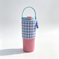 Mug en acier inoxydable 304 à double paroi ODM avec poignée de transport, couvercle torsadé, finition métallique brossée, tasse réutilisable pour la maison et le bureau