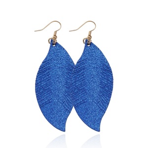 Boucles d'oreilles pendantes à plumes géométriques à la mode en similicuir avec frange pour femme UIONEN 888 - Product Image 5