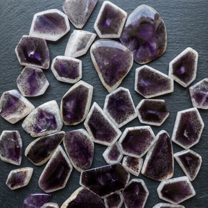 MAHNAJ GEMS – Pierre précieuse naturelle de haute qualité en améthyste, tranche de quartz faite à la main, à changement de couleur, pour la fabrication de bijoux - Product Image 3