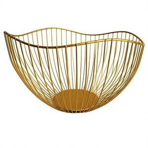 Cesta de Frutas de Alambre Dorado, Diseño Floral Ovalado, Tazón Decorativo para Guardar Aperitivos y Frutas en el Hogar, Estilo Glam, Hecho a Mano - Product Image 3