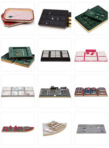 Contenedor de Joyería Premium de Boutique, Bandeja Rectangular para Anillos de Microfibra de Terciopelo Verde para Exhibición en Tiendas - Product Image 5