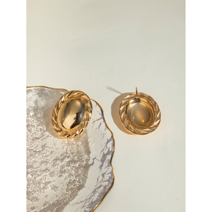 J & D xỉn miễn phí thép không gỉ twrist kết cấu cạnh bề mặt mịn ở giữa hình bầu dục Vòng nút Stud Bông tai - Product Image 3