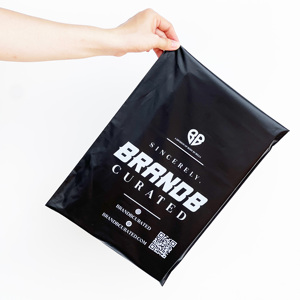 Sac d'expédition noir mat auto-adhésif recyclable avec logo doré brillant personnalisable, taille et logo personnalisables pour cosmétiques – Offre Spéciale - Product Image 1