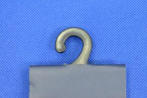 ตะขอแขวนเสื้อผ้าแบบซิกแซก สีขาวดำ รุ่น H49 สำหรับซูเปอร์มาร์เก็ต ทำจากพลาสติก สำหรับแขวนเสื้อผ้า - Product Image 4