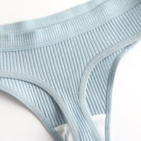 Vente en gros de strings noirs sexy pour filles, culottes en coton côtelé 95% taille basse à la mode, string simple et sexy pour filles