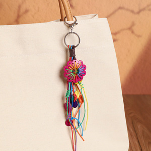 Breloque de sac bohème colorée en coquille de noix de coco avec pompon, porte-clés fait main, accessoire suspendu pour sac à dos ou voiture, style <span class=keywords><strong>hippie</strong></span> arc-en-ciel tressé pour fille, idéal pour les vacances - Product Image 4