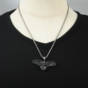Pendentif Aigle en Acier Inoxydable avec Chaîne Couleur Argent Bijoux de Mode pour Hommes Pendentifs Thématiques Chaîne Perle Carrée 3.0*60cm - Product Image 3