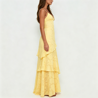 Robe longue jaune jacquard à bretelles spaghetti, col en V, ourlet à volants, pour femme, idéale pour soirée, mariage ou événement.