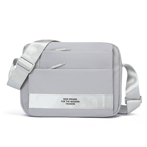 Nueva Bolsa de Hombro Acolchada Ligera de Color Caramelo Sólido a la Moda, Bolsa de Hombro Multifuncional de Nailon para Hombre - Product Image 3
