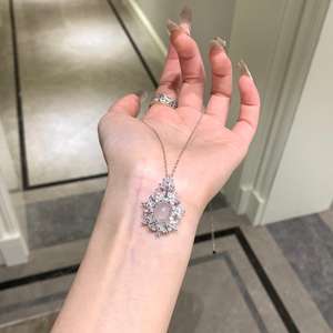 Collar de Doble Capa con Colgante Entrelazado de Plata de Ley S925 de Alta Gama, Diseño de Nicho, Joyería de Platino de Lujo Ligero - Product Image 1