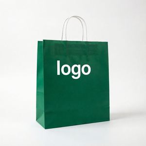 Set de Regalo Corporativo Ecológico con Logotipo Personalizado - Camiseta Polo Verde, Gorra y Bolsa de Mano para Ferias Comerciales y Premios para Empleados - Product Image 4