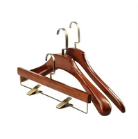 Porte-manteau pour vêtements bon marché Cintre en bois pour enfants avec clip Cintre de luxe