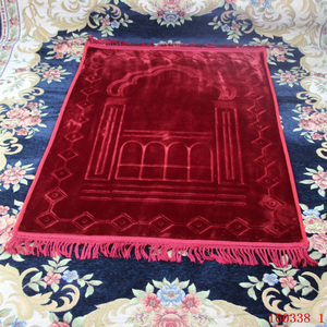 Venta directa de fábrica de alfombras de oración islámicas de poliéster con relieve de franela, regalos para el peregrinación del Eid, artesanía tejida - Product Image 4