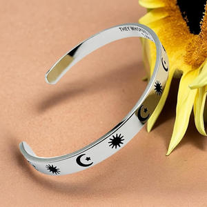 Pulseras de Acero Inoxidable al por Mayor, Brazaletes con Frases Inspiradoras de 'Soy la Tormenta', Regalo de Graduación o Cumpleaños para Mujer - Product Image 2