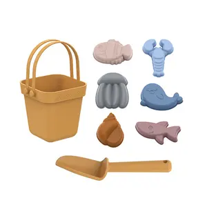 Çevre dostu yumuşak Bpa ücretsiz silikon kum oyuncaklar bebek çocuk oyun 8 parça setleri plaj oyuncakları kare kova kürek ve hayvan model