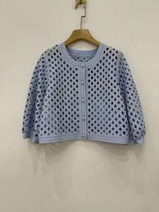 Nuevas llegadas de Bettergirl, Primavera 2026, Nuevo conjunto de vestido con tirantes y cárdigan de punto calado con diamantes, estilo francés elegante y moderno. - Product Image 3