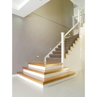 Escalier duplex VIKO avec marches en bois de caoutchouc épais et montants métalliques à vendre aux Philippines