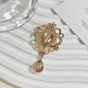 Novo Broche de Cristal Dourado Vintage, Joia de Luxo em Formato de Gota com Strass para Roupas - Product Image 1