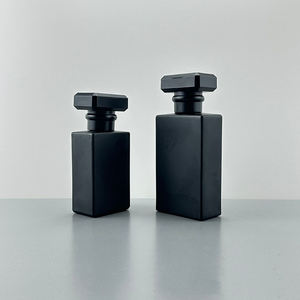 Modelos <span class=keywords><strong>Netflix</strong></span> de botellas de perfume Modelos para hombres 50ML Cubierta de botella negra mate Aerosol fino Serie negra Botella vacía dispensadora - Product Image 2