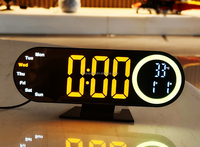 Réveil de table numérique à LED avec affichage de la date, de la semaine et de la température.
