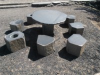 Ensemble de table carrée et de tabourets solides en pierre naturelle décorative d'extérieur, en basalte noir, statue pour jardin