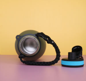 Bouteille Sportive Isotherme en Acier Inoxydable à Double Paroi de 1,8 L pour l'Extérieur, avec Housse Gratuite, Vente en Gros, OEM - Product Image 4