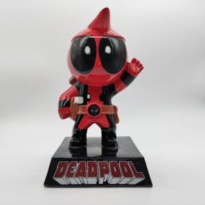 OEM Personnalisé Cool Cartoon Anime <span class=keywords><strong>Marvel</strong></span> Dead and Pool <span class=keywords><strong>Hero</strong></span> Poupée en résine Sculpture Personnage Printemps Figure en résine Jouet de dessin animé - Product Image 3