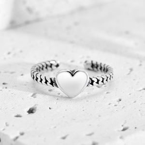 Anillo de corazón pulido de estilo coreano de Plata de Ley 925-Anillo de declaración de puño abierto Vintage de plata oxidada retorcida con eslabones de cadena únicos - Product Image 1