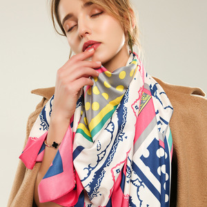 Pañuelo Cuadrado de Lujo con Sensación de Seda 130x130cm, Chal Estampado Personalizado, Pañuelo de Diseñador al por Mayor de Fábrica para Mujeres con Estilo - Product Image 4