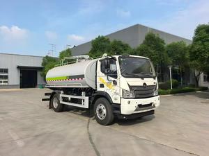 Camion-citerne à vide FOTON 4X2, moteur Yuchai 180 CV, empattement 3950 mm, réservoir de 11 m³ avec bras d'aspiration supérieur rotatif pour la collecte des eaux usées - Product Image 3