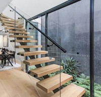 Moderne Innentreppe aus schwarzem Marmor mit strap azier fähigem, geradem Glas geländer aus Stahl für Villa oder Wohnung
