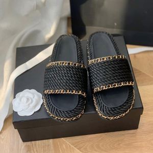 Sandales à chaîne tissées de luxe, chaussures de créateur pour les vacances d'été pour femmes - Product Image 1