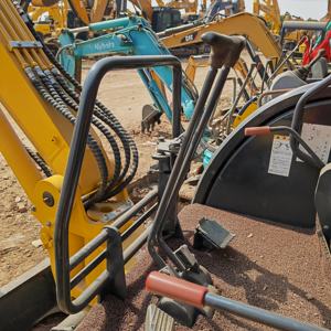 Excavatrice sur chenilles d'occasion Komatsu PC35, modèle 2022, 3,5 tonnes, moteur et engrenages pour la rénovation flexible des jardins et travaux à petite échelle - Product Image 3