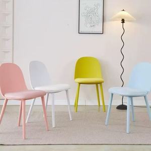 Tables et chaises de style café pour l'intérieur de restaurants modernes : tables et chaises blanches, mobilier de café : chaises orange - Product Image 1