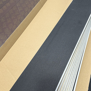 Le plancher de SPC de chêne léger apporte une vibration chaude et naturelle à cette chambre à coucher avec un style moderne et élégant de conception. - Product Image 6