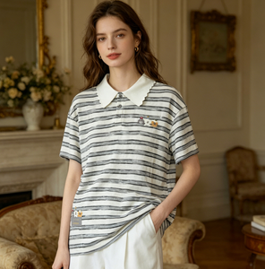 <span class=keywords><strong>Polo</strong></span> blanc pour <span class=keywords><strong>femme</strong></span> avec col à carreaux, broderie ours et imprimé lettres, haut à manches courtes - Product Image 2