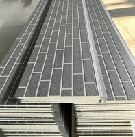 Panneaux Sandwichs Métalliques Sculptés Isothermes en Mousse PU Décoratifs de 16mm 20mm pour Murs Extérieurs de Conteneurs d'Entrepôts Industriels Préfabriqués